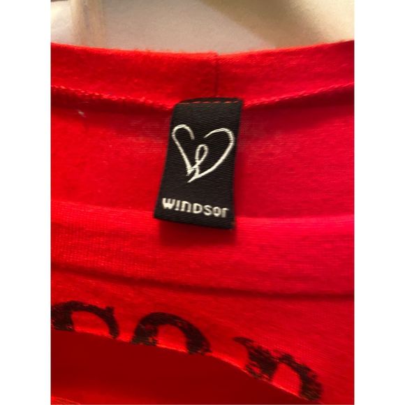 NWOT Windsor Women’s Red Distressed Knotted Crop Top Graphic Tee Size Small - Picture 3 of 3